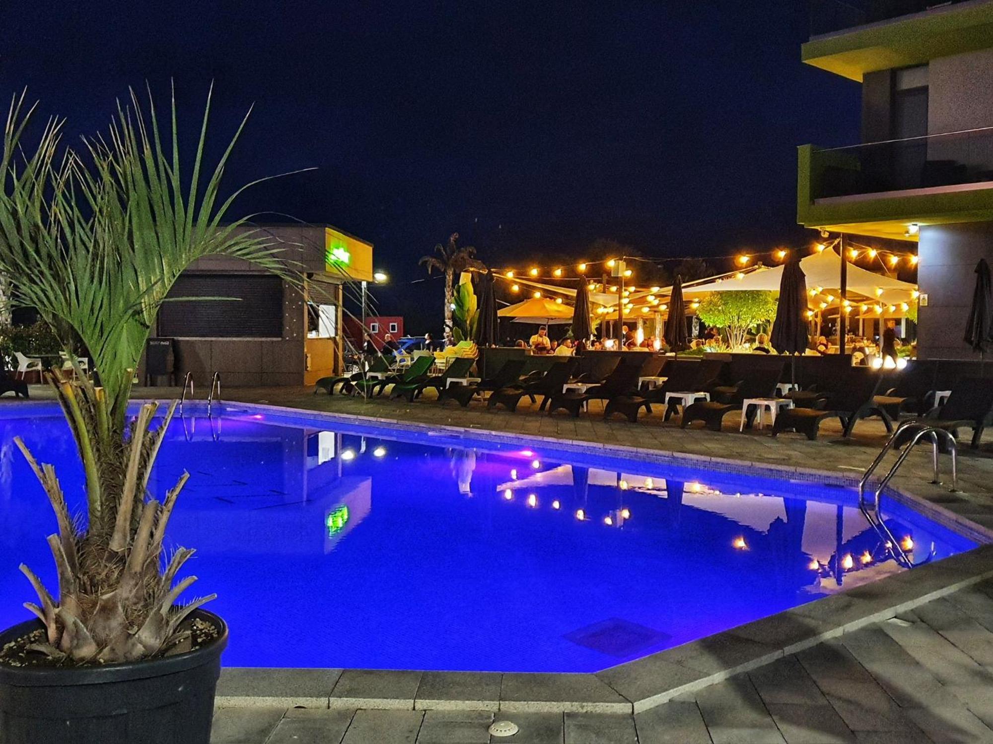 Purple Onyx - Pool & Spa Beach Resort Năvodari Екстериор снимка