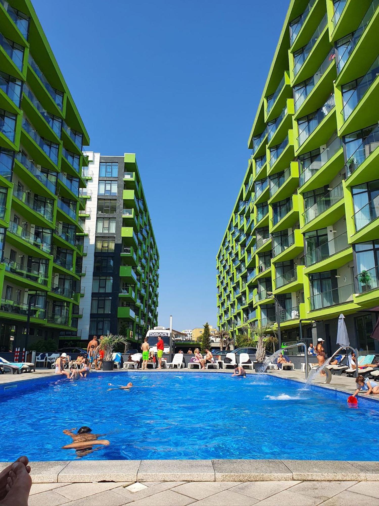 Purple Onyx - Pool & Spa Beach Resort Năvodari Екстериор снимка