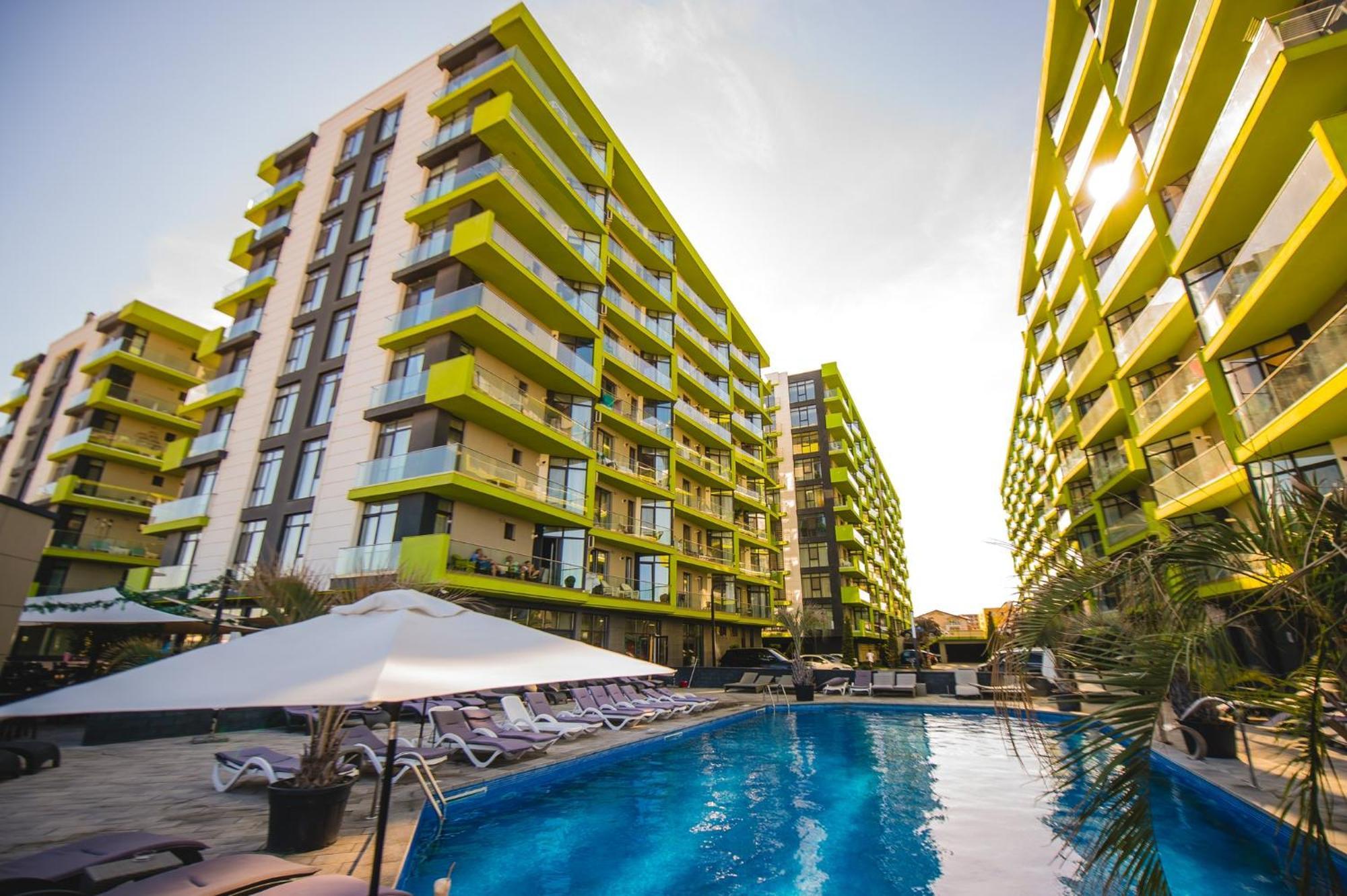Purple Onyx - Pool & Spa Beach Resort Năvodari Екстериор снимка