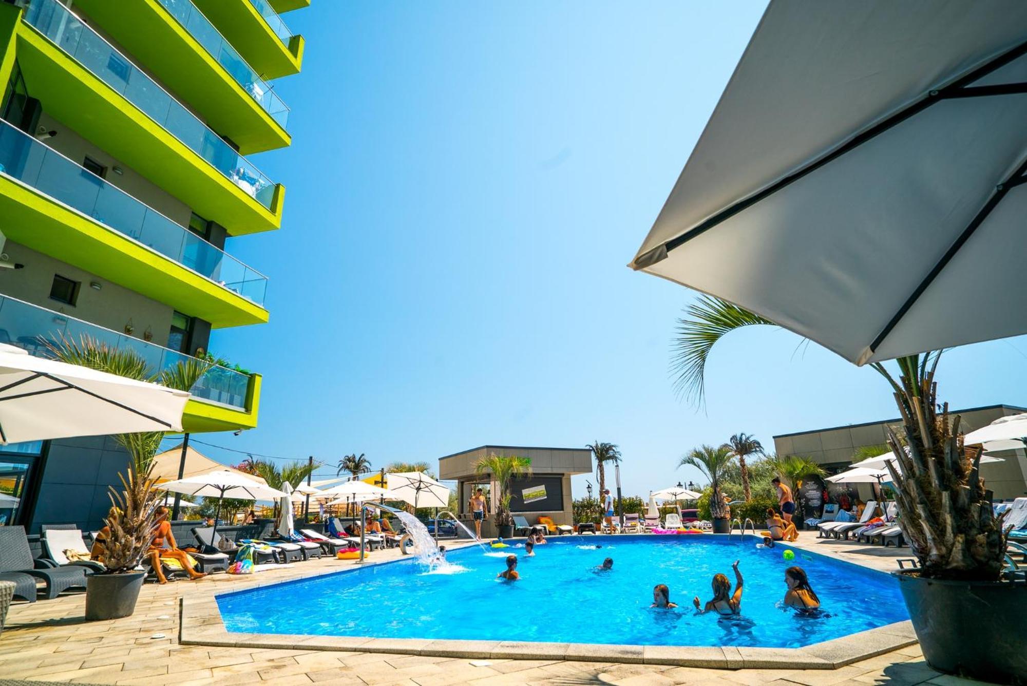 Purple Onyx - Pool & Spa Beach Resort Năvodari Екстериор снимка
