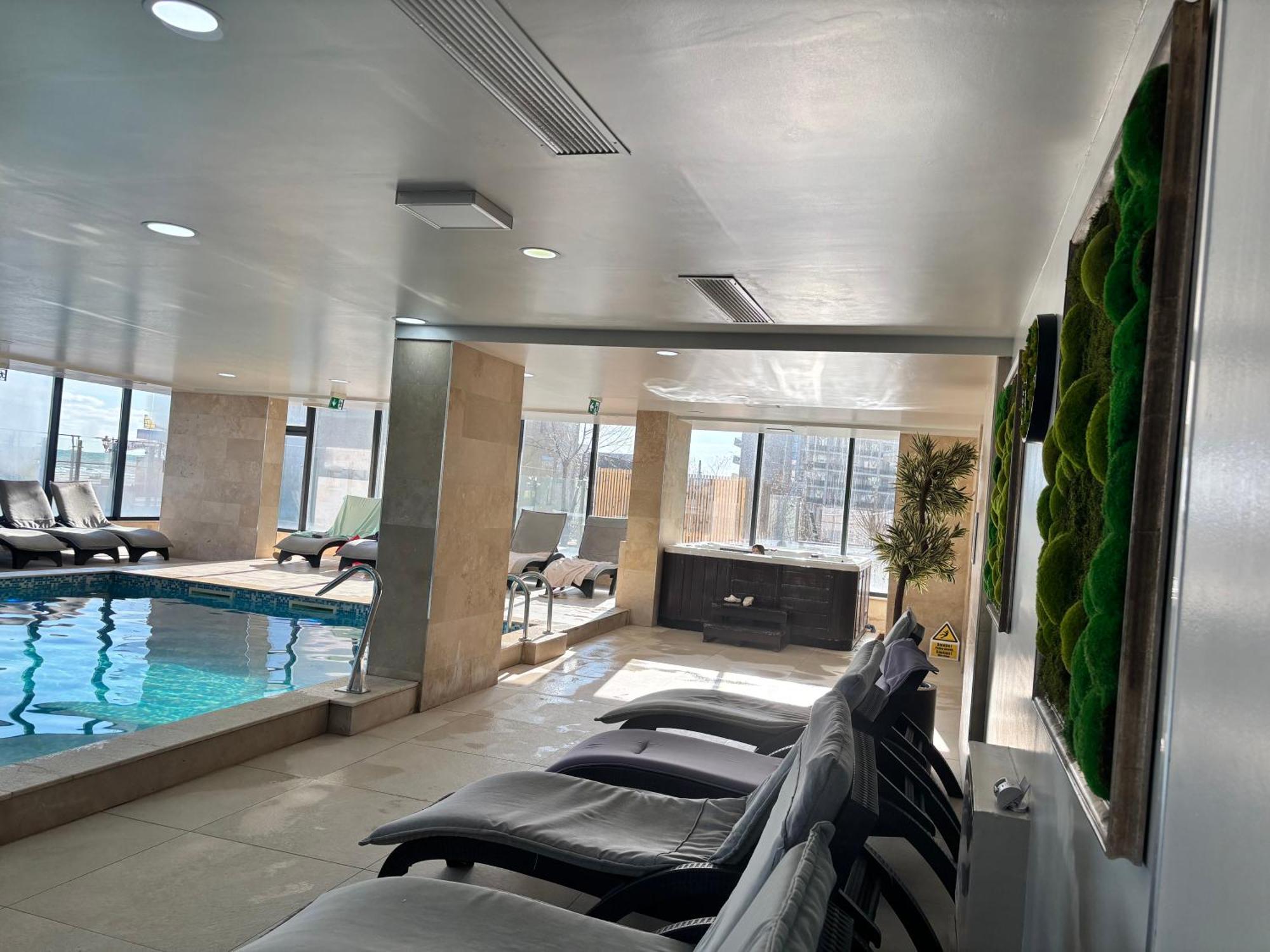 Purple Onyx - Pool & Spa Beach Resort Năvodari Екстериор снимка