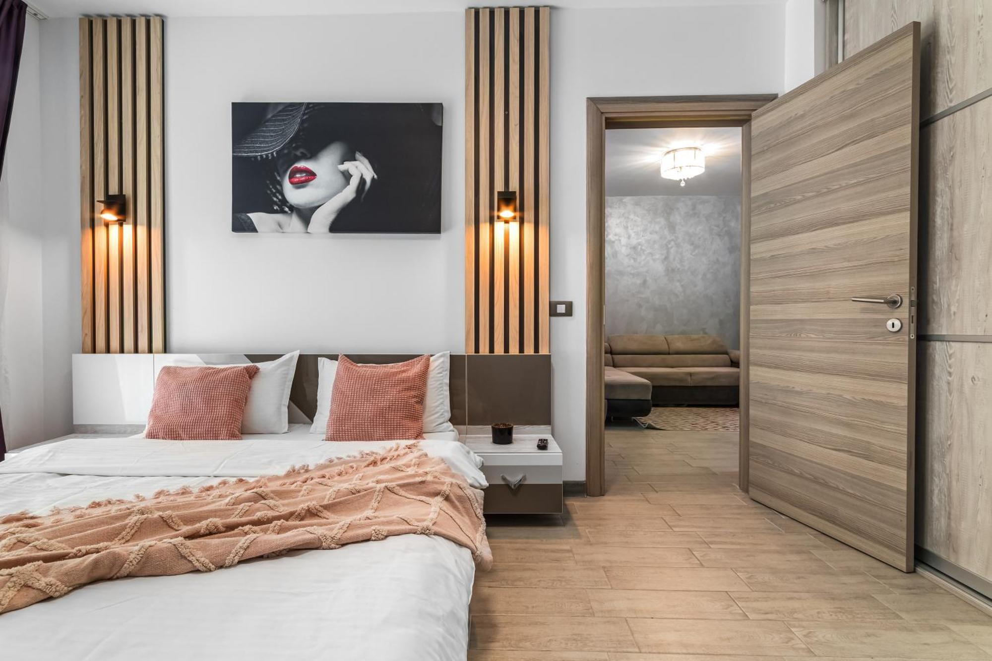 Purple Onyx - Pool & Spa Beach Resort Năvodari Екстериор снимка